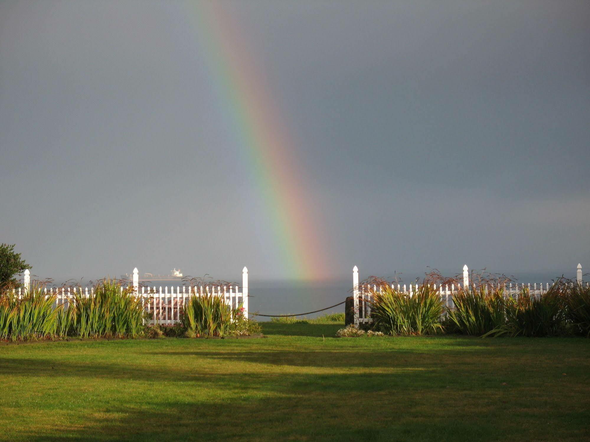 ポート・エンジェルス Sea Cliff Gardens Bed & Breakfast エクステリア 写真
