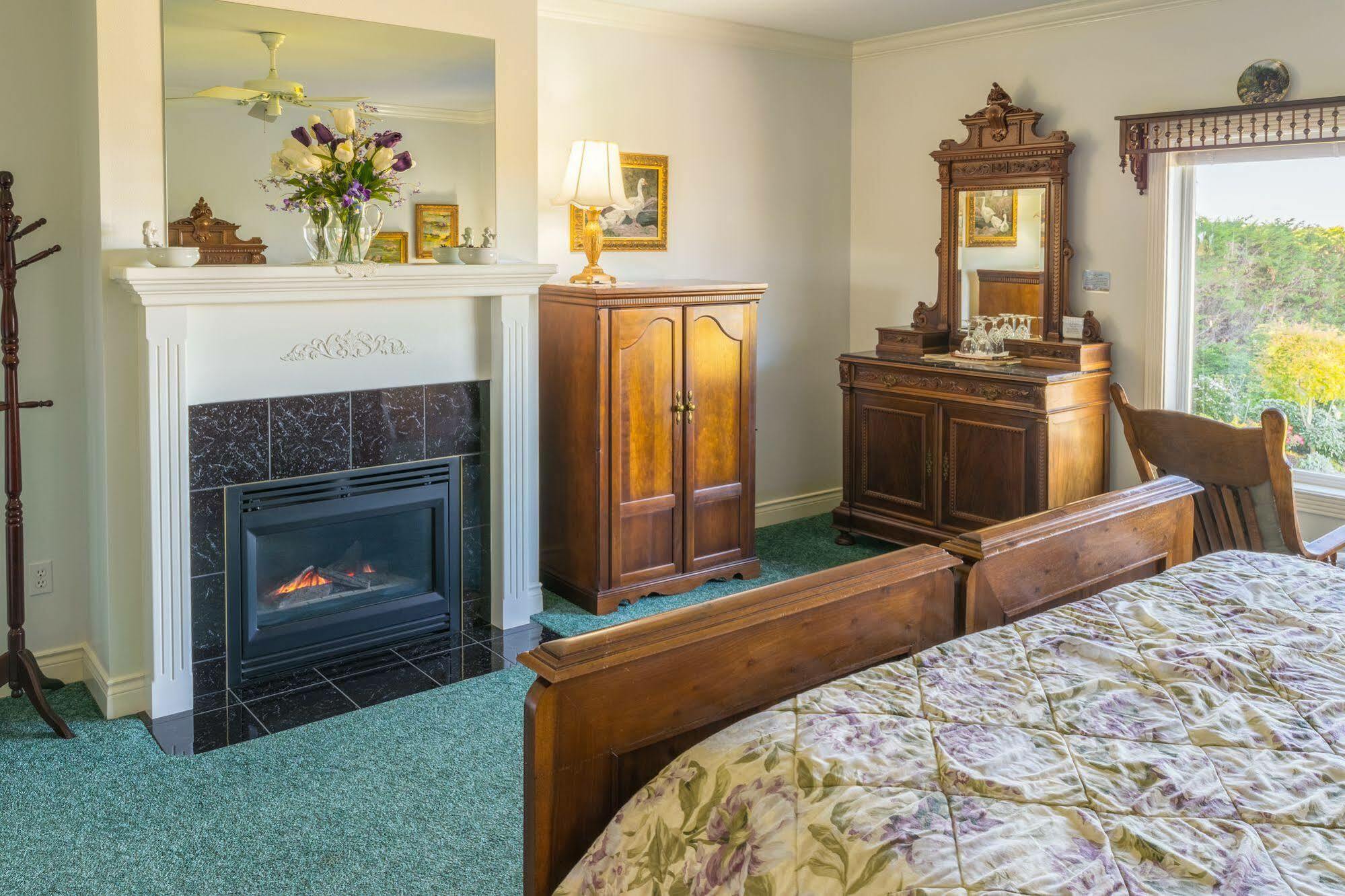 ポート・エンジェルス Sea Cliff Gardens Bed & Breakfast エクステリア 写真
